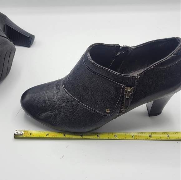 Clarks Bendables leather upper ankle booties size 8 1/2 M - Picture 15 of 16